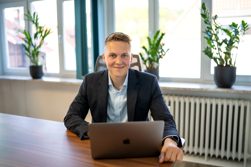 Nico Ulrich in seinem Büro in Göttingen